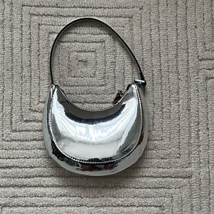 Mango Oval Short-handed Metalic Bag